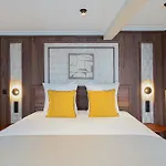 Merveil Signature - Viala III - Eiffel Tower Rooftop