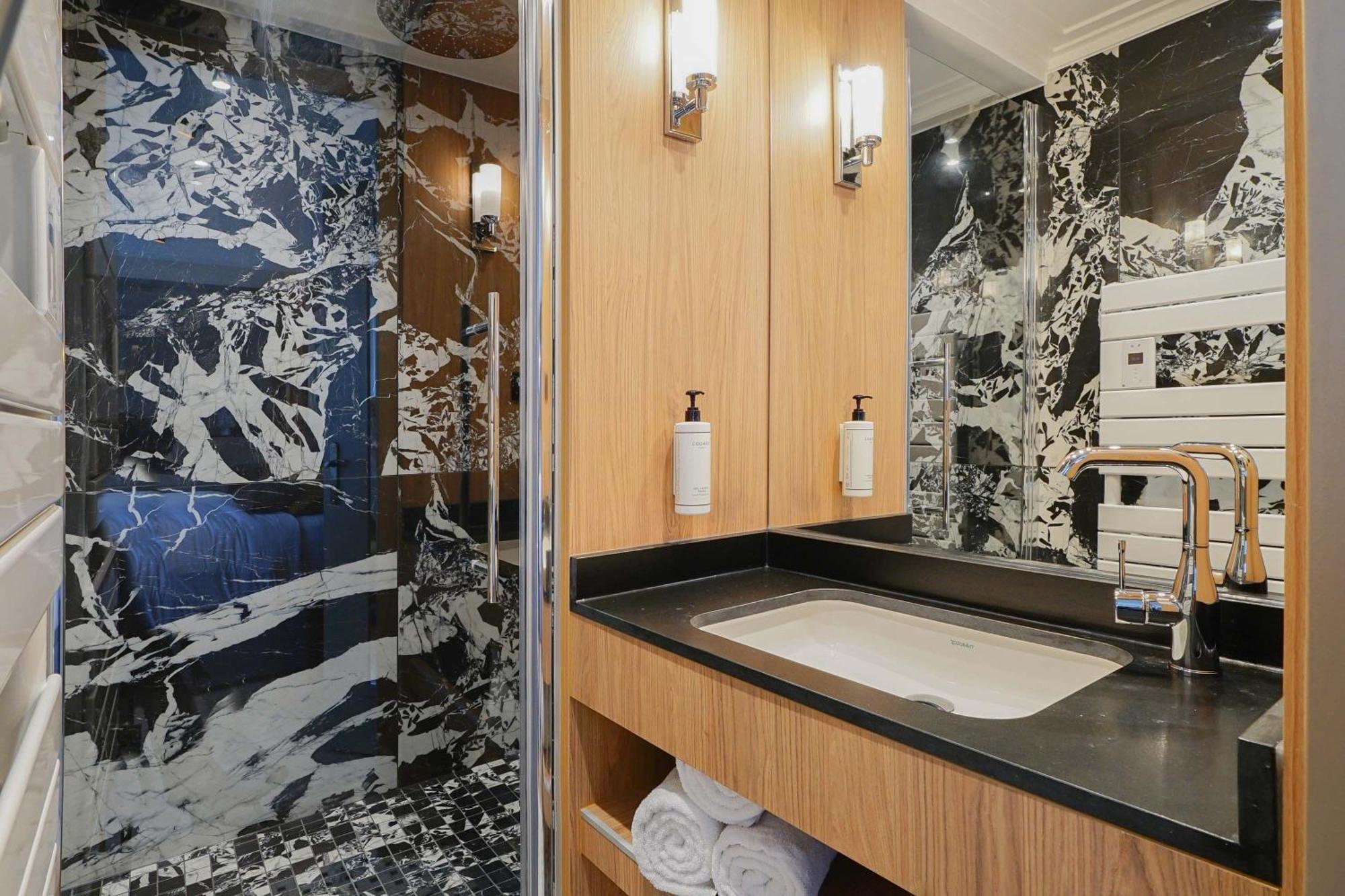 Merveil Signature - Viala III - Eiffel Tower Rooftop Apartment *