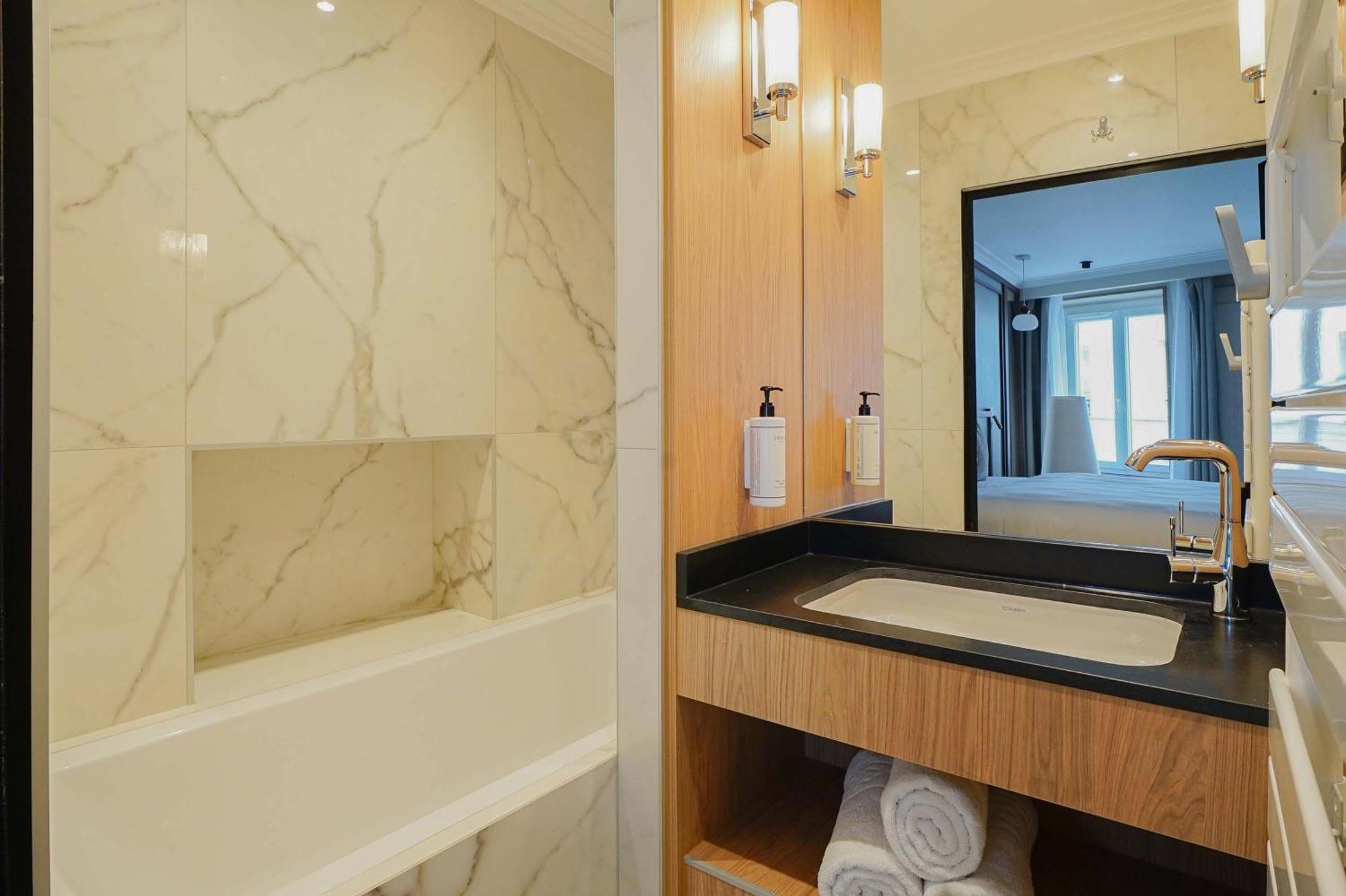 Merveil Signature - Viala III - Eiffel Tower Rooftop Apartment *