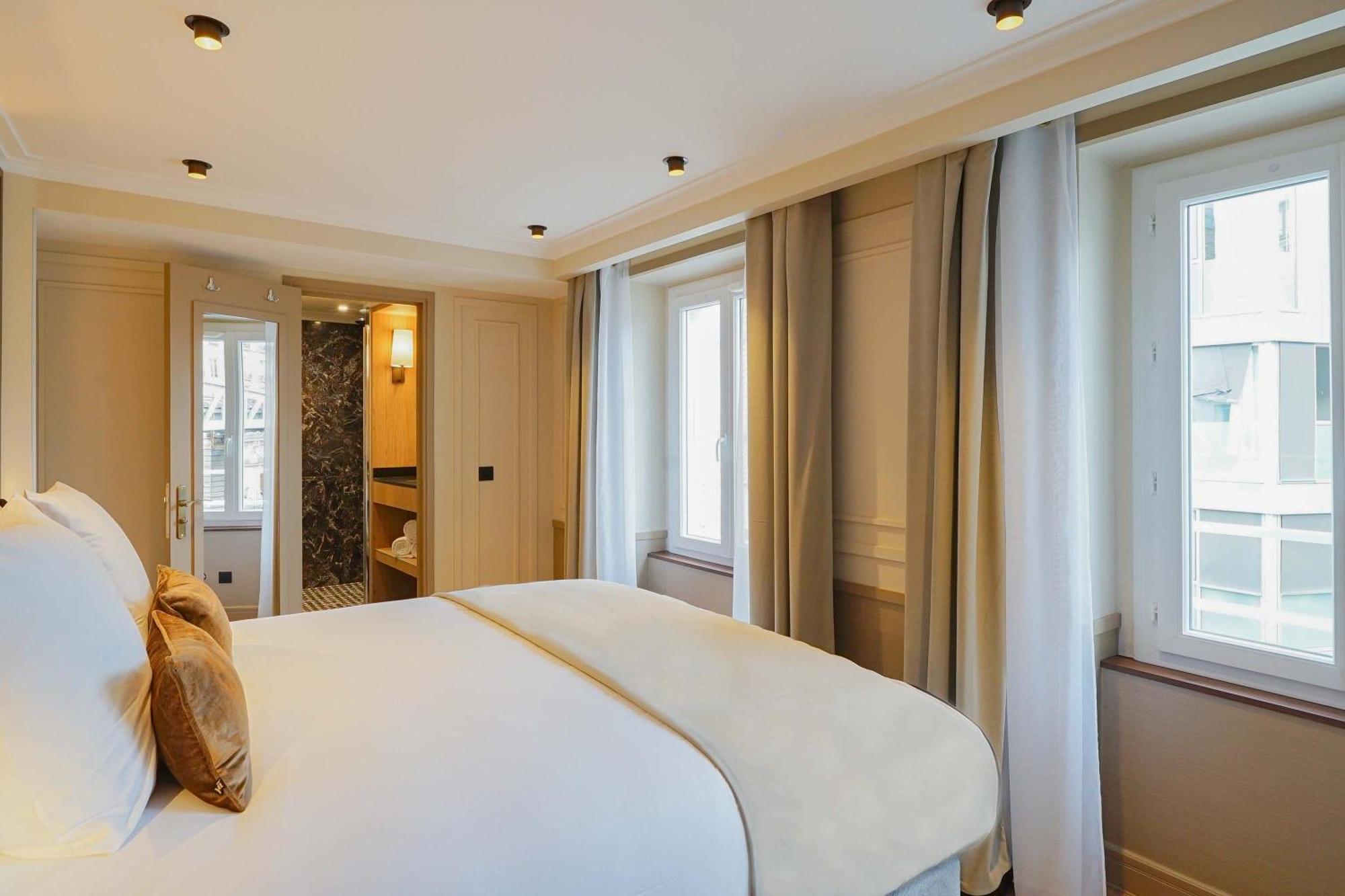 Merveil Signature - Viala III - Eiffel Tower Rooftop