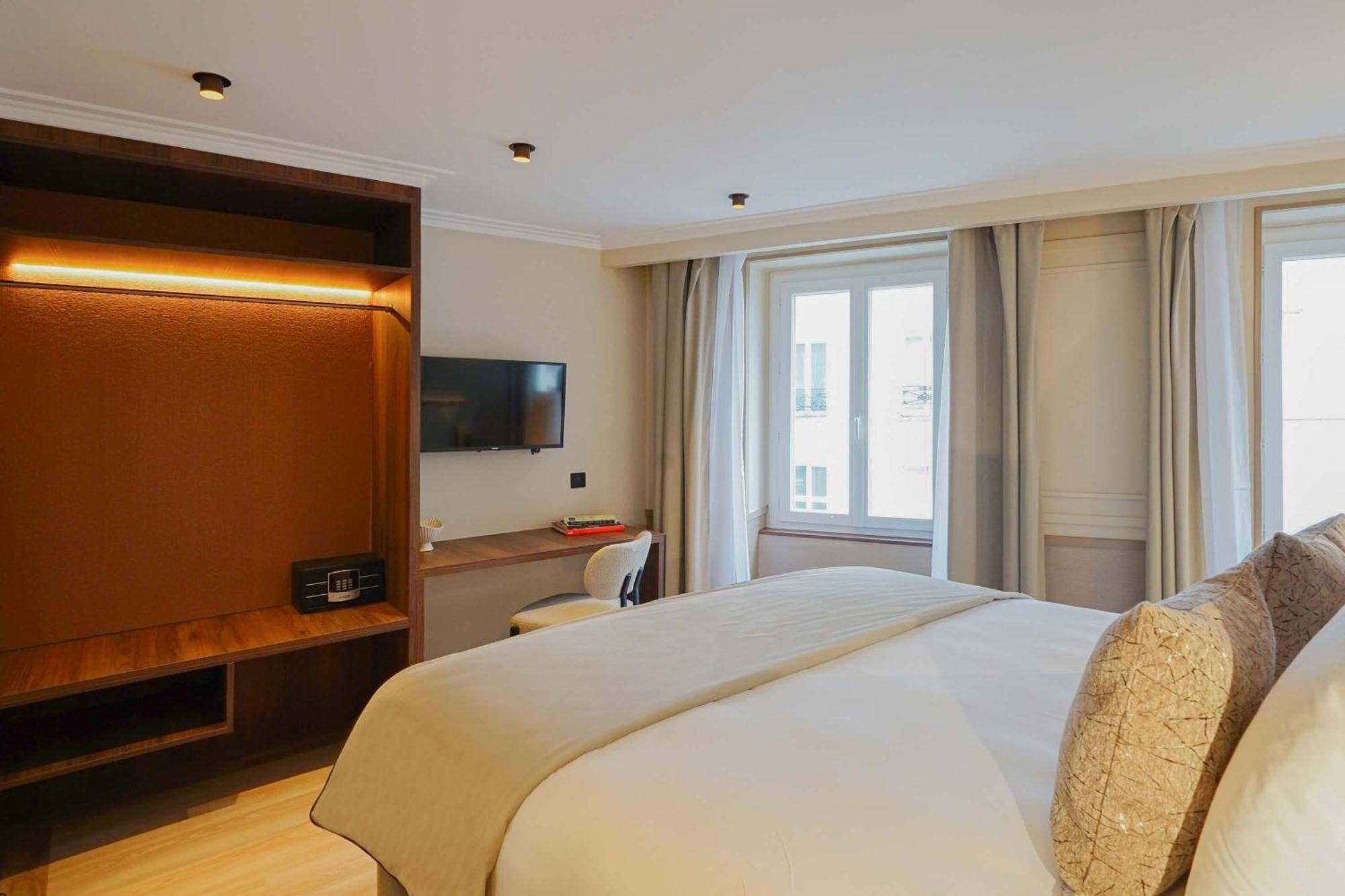 Merveil Signature - Viala III - Eiffel Tower Rooftop