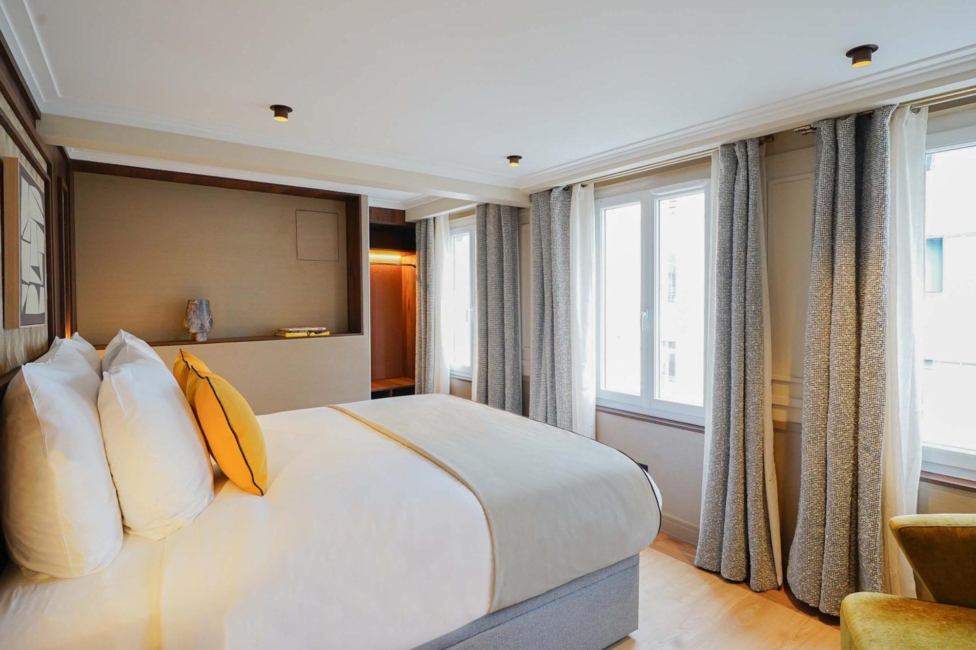 Merveil Signature - Viala III - Eiffel Tower Rooftop *